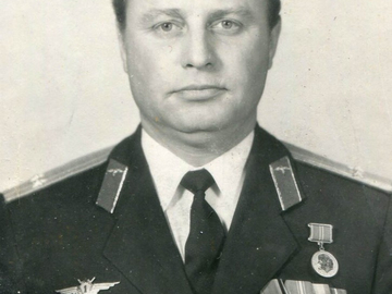 Максимов Григорий Николаевич, нач. ВОТП полка в 80-х годах.