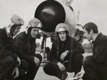 1981г. М-р Сычев В. Н. с курсантами Чепчур Г. ЛысенкоА.М. Орабей Ю.В.