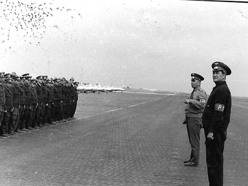 Добрянка, начало 70-х годов, командир полка п-к Железняк Иван Иванович.