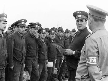 Добрянка, начало 70-х годов, командир полка п-к Железняк Иван Иванович.
