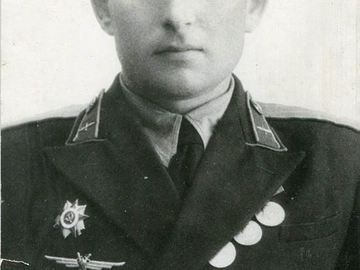 м-р Бабакин Г.Д.  24 сентября 1951 г. – начало полетов с курсантами в 701 УАП на  самолетах ЯК 18 в эскадрильи майора Бабакина Г.Д. на аэродроме Певцы.