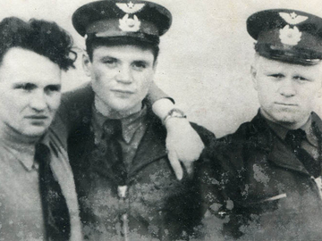 Выпускники-53 г., Девятилов Иван Петрович, Топчиев Виктор Васильевич. Куликов Николай Стефанович, г. Вена, 1954 г.,