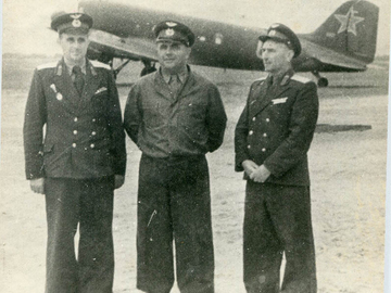 Ветераны училища Шостак А.Н., Бобошко, Матюшко В.О., 1952 г.