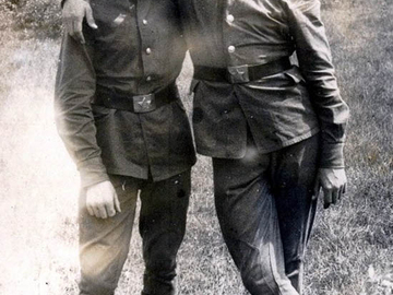 1982 год, Добрянка. Супрун и Тимченко, где-то в торце полосы с посадочным 303.....