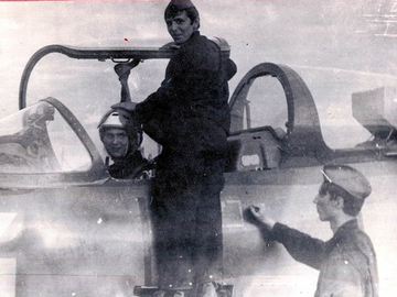 В.Тимченко - после первАГА самостоятельнАГА вылета)))) июль 1982 год, Добрянка))) Вспоминаю, где сигареты, пора бы раздавать.....))))