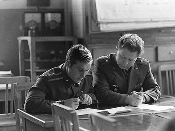 к-т Александр Корнев и преподаватель м-р Демидов.