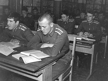 1 ряд: В.Филатов, В. Наглий, 2 ряд: Н.Комоликов, В.Грачев,3 ряд: слева Ф.Зевако.