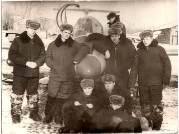 Зима 1972г. Курсанты 3 кл.отд. на тренаже - Сидят В. Замжицкий, В. Бадаев, Л. Дроздовский; стоят В.Олесюк, Б.Сподарко, А. Рыжков, Ю.Юрков.