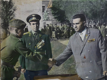 ГСС летчик-штурмовик Гамзин В.В. поздравляет своего сына Олега с принятием присяги.