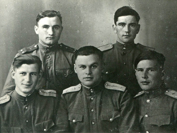 Васенко Б.Н., с летчиками 2-й эскадрильи 49-го ИГКАП, 309 ИСКАД, 2-го Белорусского фронта, май 1945 г. северная Германия, г.Барт.