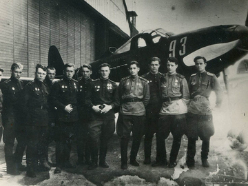 г.Зарау - Германия, 1945 г. 1 АЭ 211 гв. орденов Суворова, Кутузова 3-й степ., Ярославского авиаполка, Меркушев Геннадий, Рассветаев Анатолий, Клюшин Александр, Несонов, Подскребаев виктор, Мамаев Алексей, Фанин Иван Маркович, -ком-р АЭ  Трегонников, Кукилин Михаил, Полуянов Павел, Маркович Анатолий.