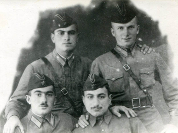 к-ты сдят Минасян С., Акопян А., стоят Гульназаров Г., Кублашвили Г., 1942 г.