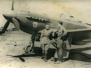 Саша Суворов, Кленов Г.И., ст. Ленинградская, 1944 г., на стоянке Як-3.