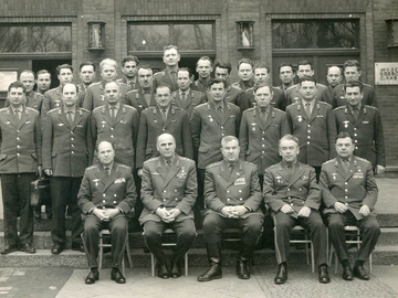 1970 г., Польша-Легница, совещание у командующего. 1-й ряд НШ 4ВА ген. Загайный, член ВС ген. Кравцов, командующий 4ВА Мелехин, зам. командующего ген. Новиков В.М., второй ряд 2-й слева п-к Кленов Г.И., командиры частей и соединений, нач. политотделов 4 ВА.