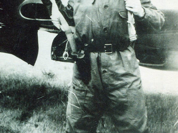 гвардии лейтенант Нечаев перед вылетом 1943 г