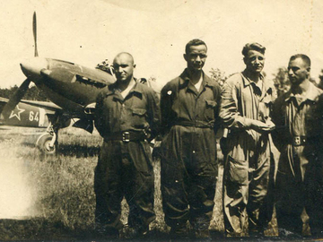 Венгрия, 1948 г., Побережный (второй справа).