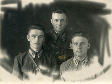 Солнечная Туркмения, г.Кизил-Арват, лето 1943 г. Зубцовский, Зенин, Деревнин.