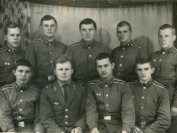 Добрянка, 1970 г. А.Я.Соловьев, Васюхно, Кравченко, Мельников, Тарасюк, сидят Собко, ст.л-т Ананко, Пантелеев, Орлянский.