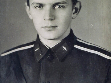 Антонович О.В. заслуженный летчик-испытатель.