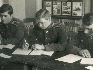 к-ты Волошин В., Аржанов П., Шамрин готовятся к экзаменам.