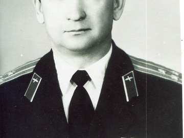 Сосонка Антон Адольфович, полковник, ВЛ 1-го класса, служил в 701 УАП до зам к-ра АП. В ЧВВАУЛ ст. штурман училища. Летал на Л-29, Л-39, МиГ-15, МиГ-17, МиГ-21, МиГ-23.