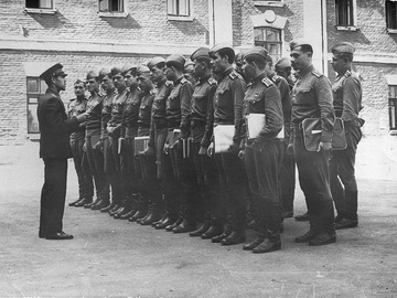 Классное отделение, во главе отделения сержант Валерий Лахно.