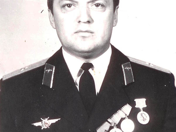 м-р Рогачев Игорь Евгеньевич, погиб при исполнении воинского долга в 1977 году, с Орловка Амурской области.