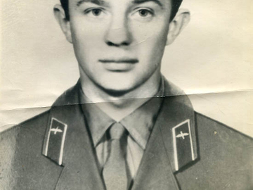 л-т Грахов Юрий, погиб в Марах на парашютных прыжках в 1969 году.