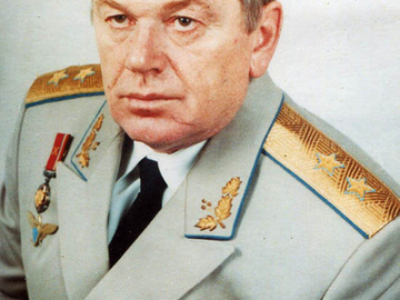 генерал-лейтенант Петрив Любомир Степанович.