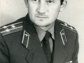 Заслуженный военный летчик п-к Григорьев.