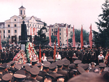 личный состав училища на возложении венков 9 мая 1967 года.