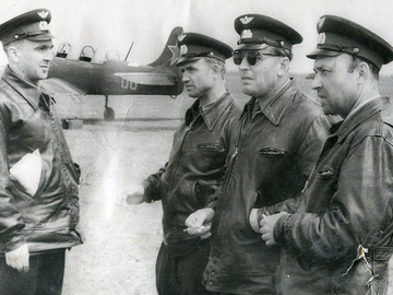 летчики Чалов Ю.А., Телков А.И., Смирнов Н.Г., Улогов Н.И., Ивангород, 1963 г.