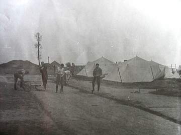 оборудование полевого аэродрома Умань 1963 г. сл. напр.  к-т Цой О.Г., к-т Могильский В.А., к-т Кирякин Ю.М., ку-т Желток А.М., ку-т Шульц Н.П.