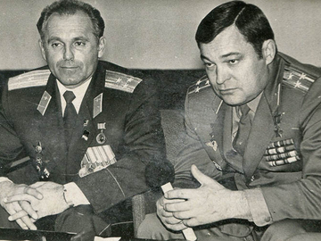 нач. училища п-к Кузюбердин В.Р. и п-к Романенко Ю.В. на встрече с курсантами, 27.10.1988 г.