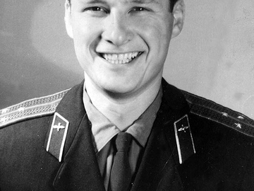 Старший лейтенант Юрий Алексеевич Гребенюк Северная Группа войск, аэродром Хойна (Польша) 1967 год.
