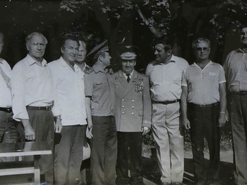 Ветераны и выпускники 1964 г. Белашев Г., Байнетов Д.Ф., Змиевский И.М.,Дементьев И.Г., Хританьков В.С.,Климук П.И., Барановский Н.И.,Коноплев Б.И., Григорьев Н.К., 1989 г.