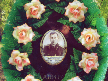 ДМИТРАШ Борис Афанасьевич – капитан, командир звена, служил в 34 ВА Зак. ВО,      летал на МиГ-21. С марта 1970 г в Египте в спец. команировке. Принимал участие в боевых  вылетах. Погиб 16.07.1970 г. при выполнении патрулирования. Похоронен  на родине с.Чернотичи, Черниговская обл.
