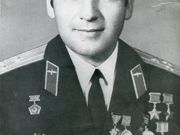 Летчик-космонавт дважды ГСС П.Климук.
