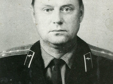 к-н Секачев Л.Ф., летчик-инструктор к-та Климука П.И. на самолете Як-18.
