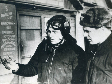 к-ты Красноруцкий Э.А. и Седов С.В. готовятся к полету, 1963 г. (оба стали генералами).