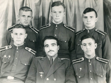 Летная гркппа, в первом ряду Коротков В.Ю., ст л-т Зубков Н.П., Богов О.Н., во втором ряду Ятовский О.М., Яскевич А.Ф., Галецкий А.П. 1957г., Як-11