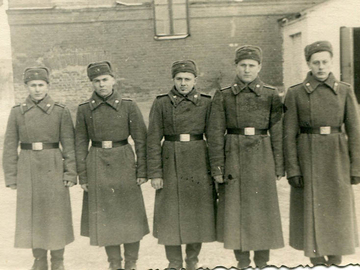 Чернигов, 21 февраля 1954 г., слева второй Шапкин.