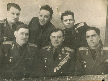 1954 г., ветераны-летчики. В первом ряду Тутушкин Л.Ф., Мотуз И.Ф., Клюкин И.И.