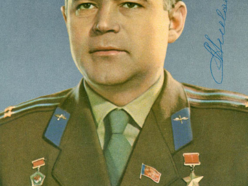 1964-1965 г., фотокарточка с личной подписью.